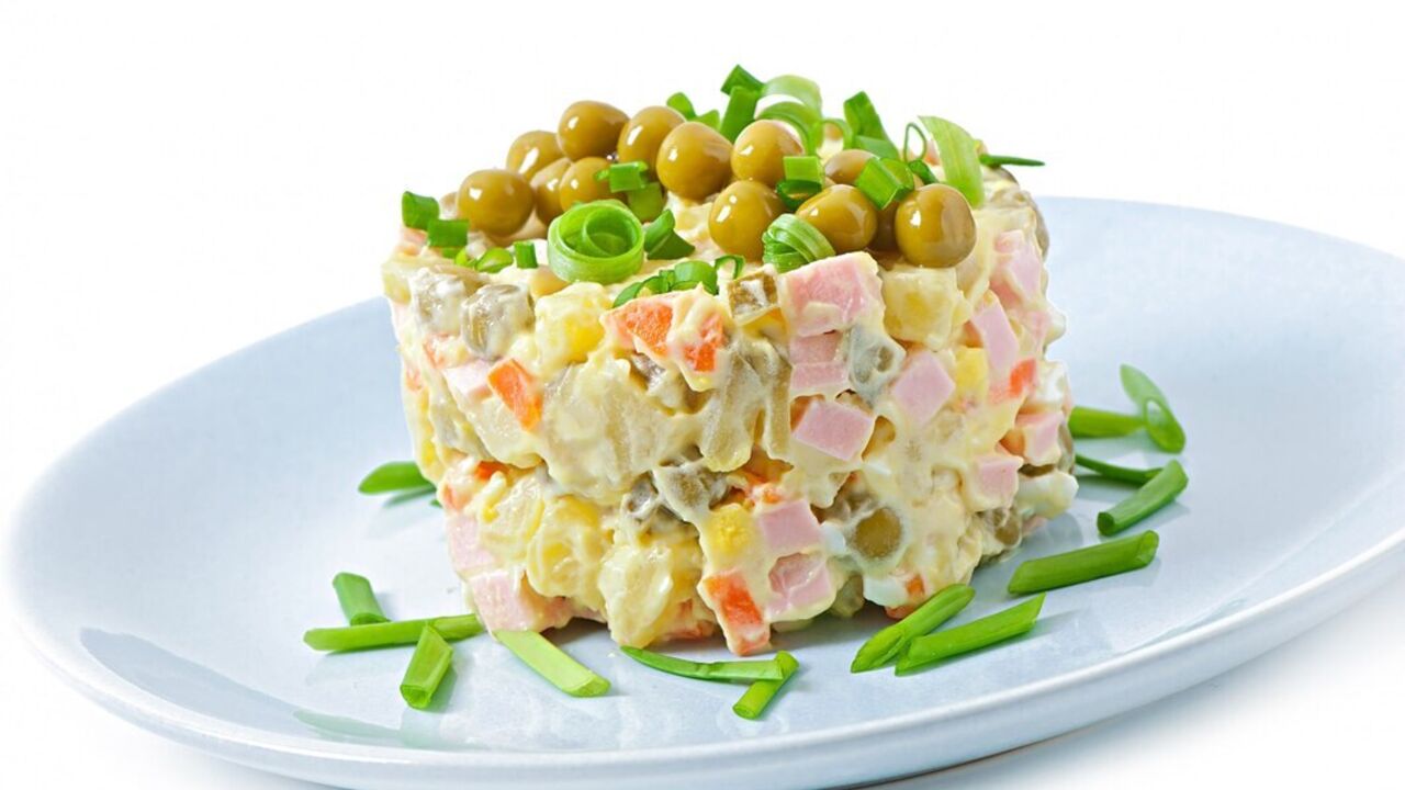Olivier salad in a new way, without sausage: a recipe for a delicious and popular dish for the whole family