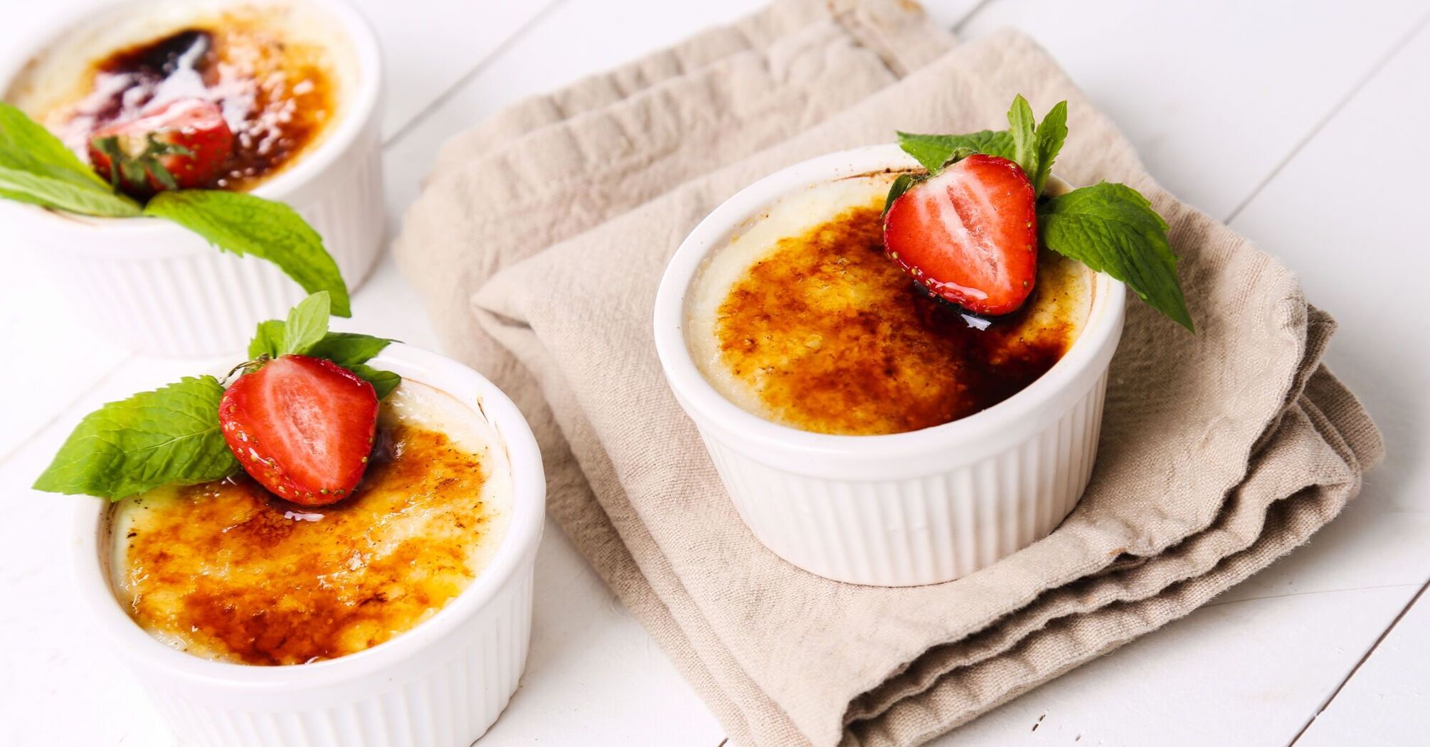 Delicate tangerine crème brûlée: a mouthwatering winter dessert