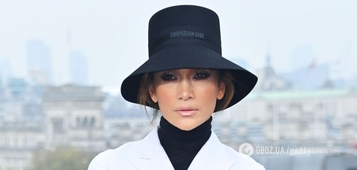 Jennifer Lopez showed a fashionable ski look. Photo