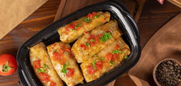 Homemade cabbage rolls in tomato sauce: how to cook them properly. Recipe