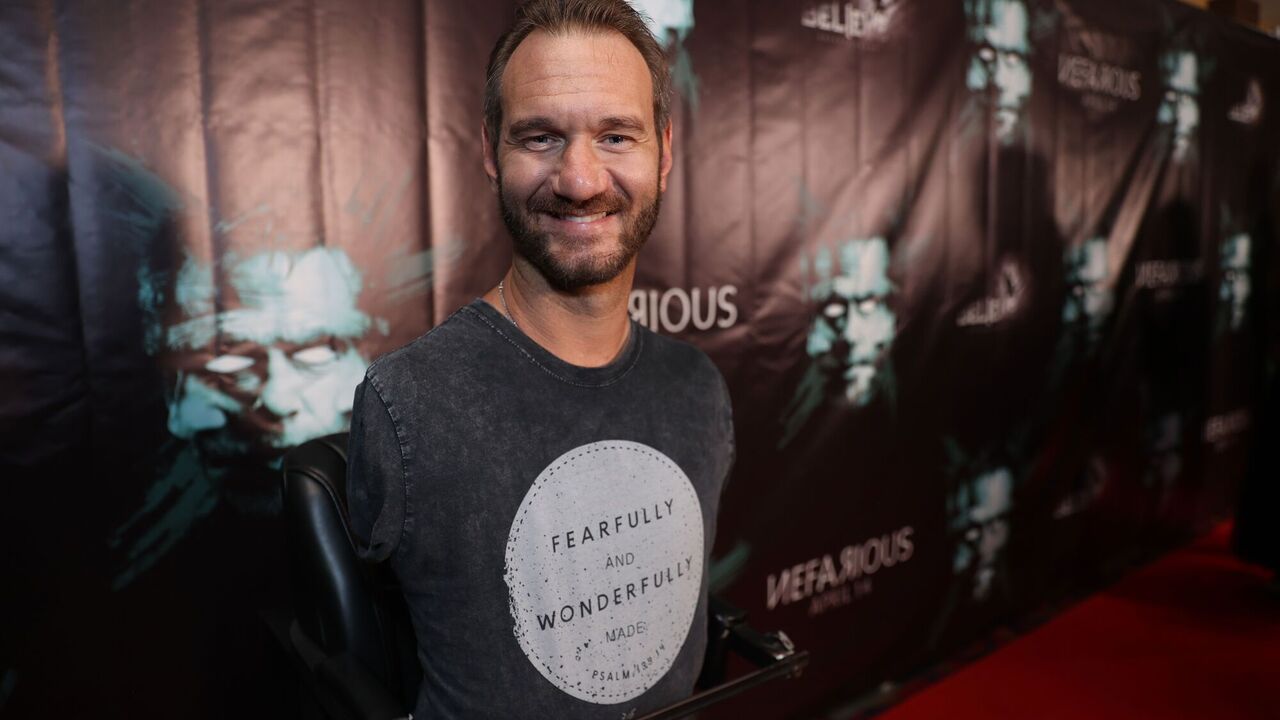 For the first time in four years, the man-legend Nick Vujicic, who is admired by the whole world, showed a photo with his wife