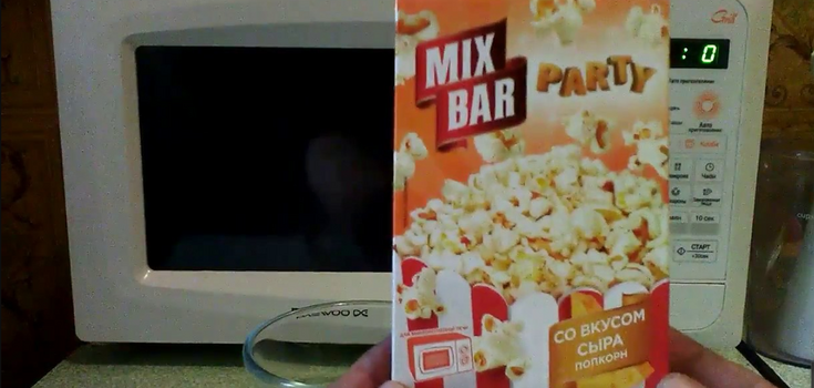 Попкорн для мікрохвильовки токсичний? Уся правда і вигадки про цей продукт