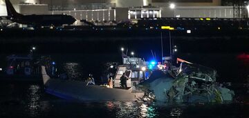 W USA samolot przewożący kilkadziesiąt osób zderzył się z helikopterem i wpadł do wody, wiele osób zginęło: wśród pasażerów byli łyżwiarze figurowi z Federacji Rosyjskiej. Zdjęcia i wideo