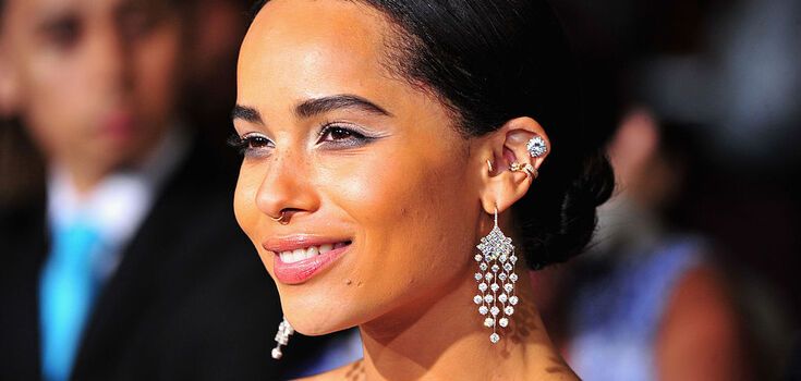 Jeden z największych trendów sezonu: Zoe Kravitz w stylowej sukience boho