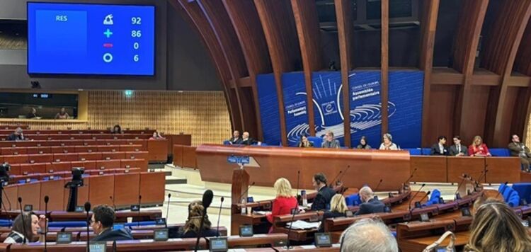 Po proteście ukraińskiej delegacji, Zgromadzenie Parlamentarne zgodziło się przyjąć poprawkę dotyczącą Putina, ale z wyłączeniem słowa "terrorysta"