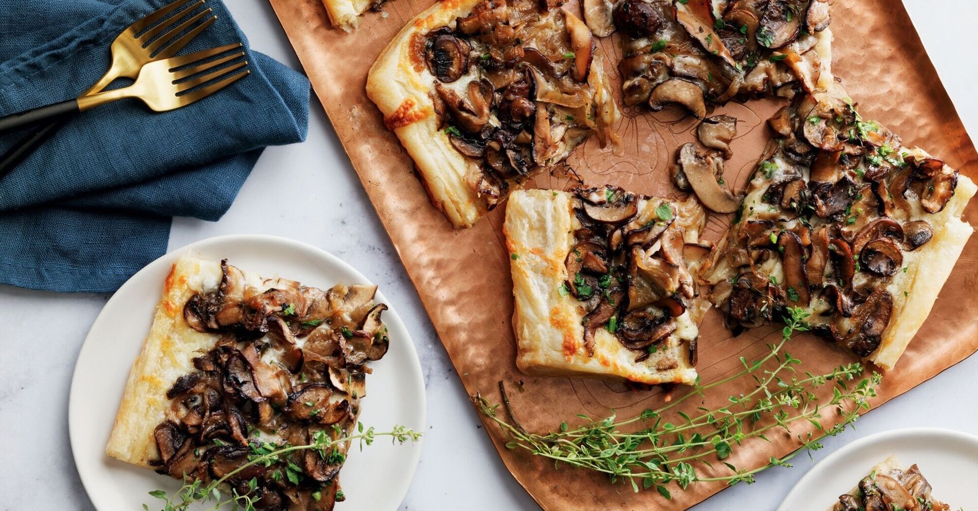 Easier than pizza: how to make a lazy puff pastry pie with mushrooms