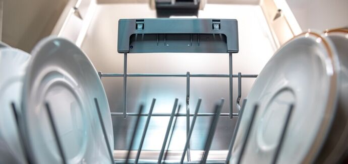 Как правильно загружать посудомойку, чтобы сэкономить воду и электричество