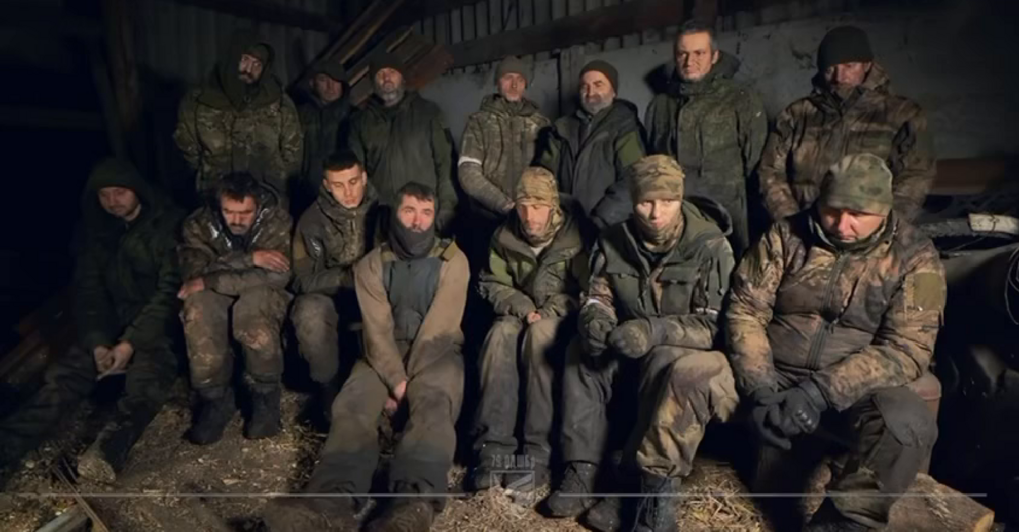 Two Ukrainian paratroopers capture 14 Russian occupants at once. Details and video