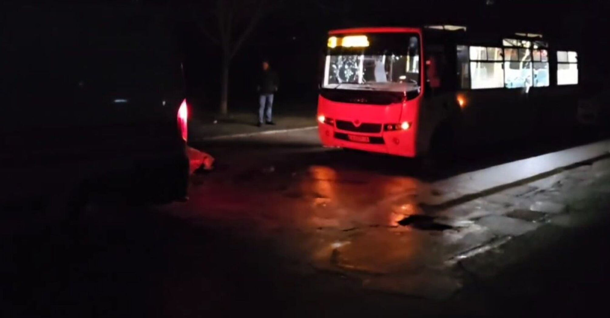 Russians attacked a minibus in Kherson with a drone: one dead and many wounded. Video