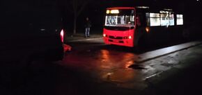 Rosjanie zaatakowali dronem minibus w Chersoniu: jeden zabity i wielu rannych. Wideo