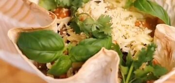 Легкий салатик в лаваше без тарелки: рецепт посленовогоднего блюда от Эктора