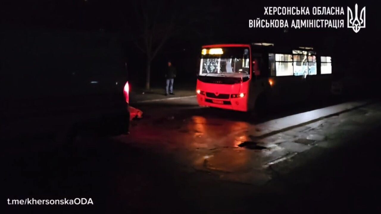 Russians attacked a minibus in Kherson with a drone: one dead and many wounded. Video