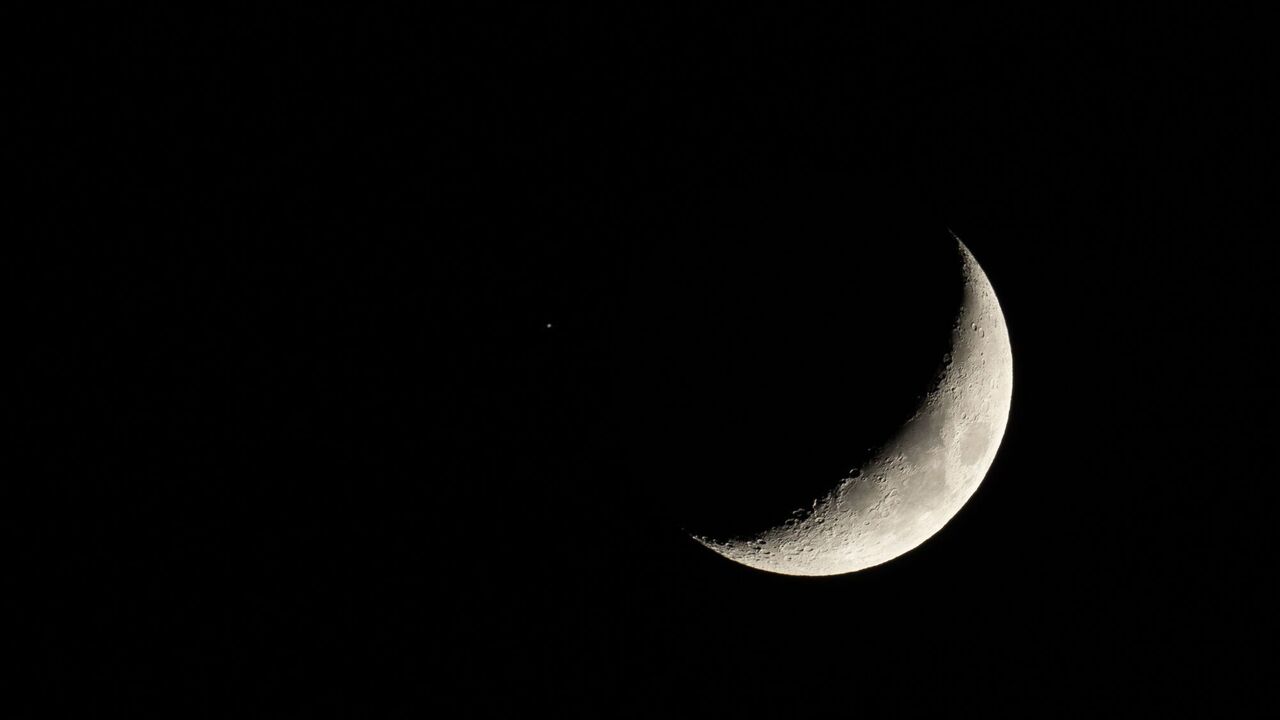 The Moon "swallowed" Saturn: photos, videos and impressions of the incredible space show are shared online