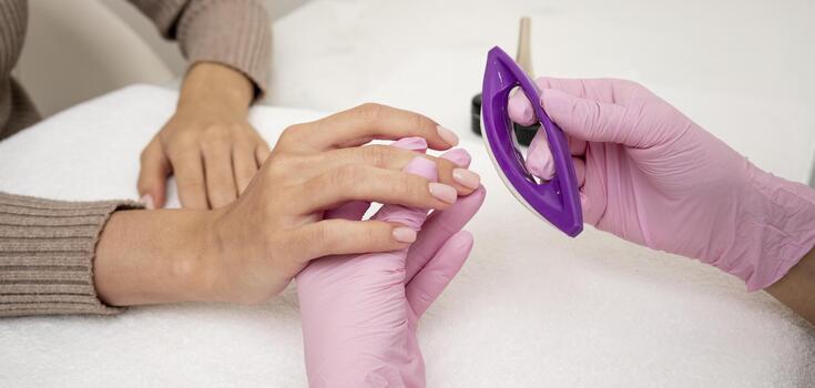 This manicure anti-trend to forget: a dangerous design that can give away bad taste