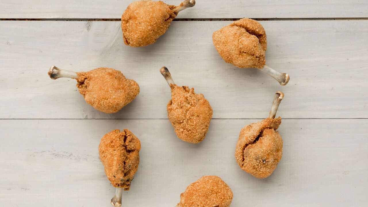 Crispy bon-bon wings: a dish that will decorate your table