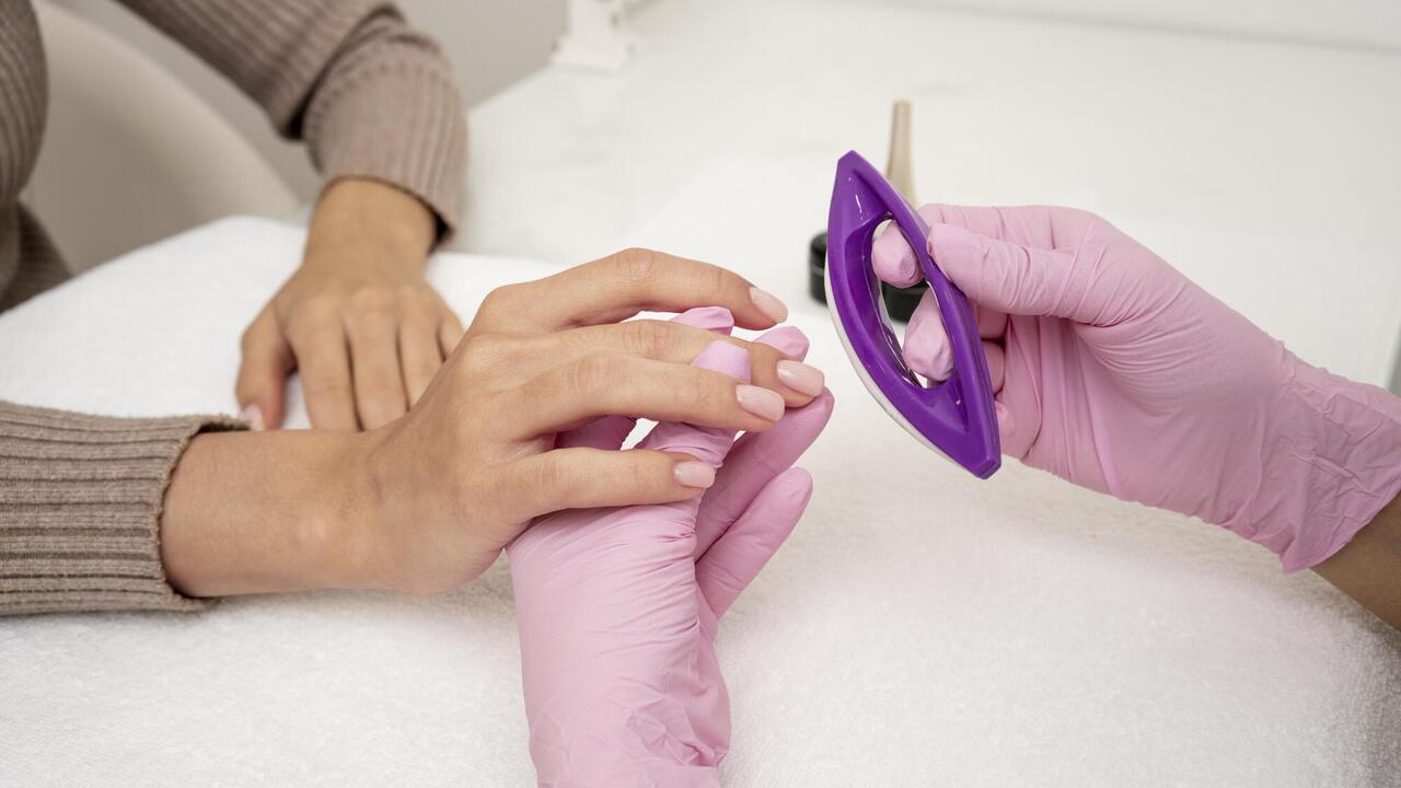 Ten manicure anty-trend do zapomnienia: niebezpieczny projekt, który może zdradzić zły gust
