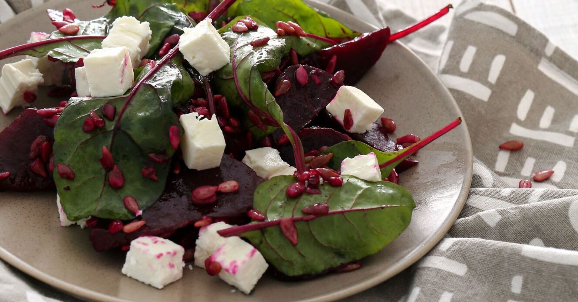 Healthy and light beetroot salad: dressing to make it delicious