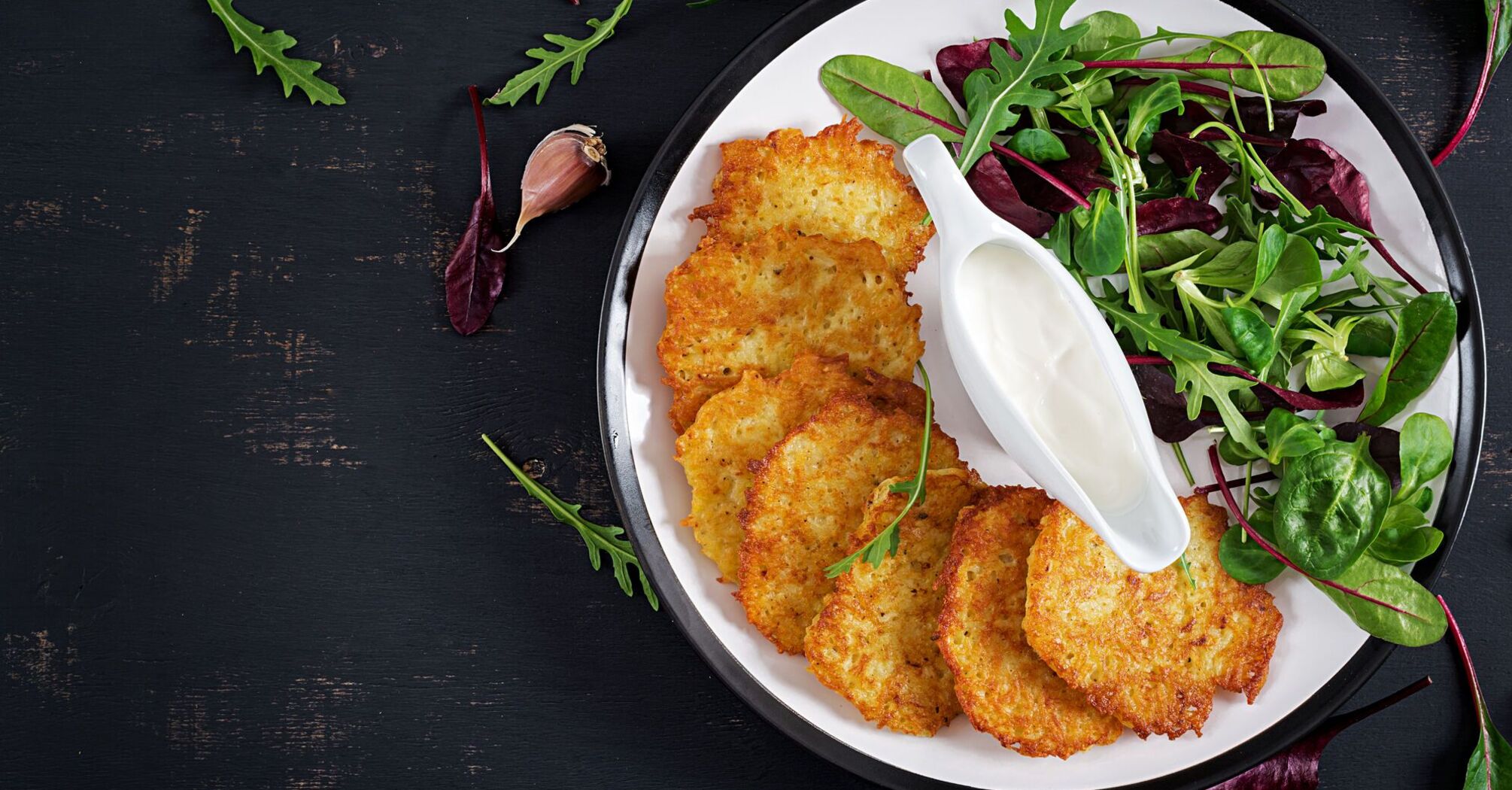 Crispy and satisfying potato pancakes that won't be gray: a recipe for a hearty snack