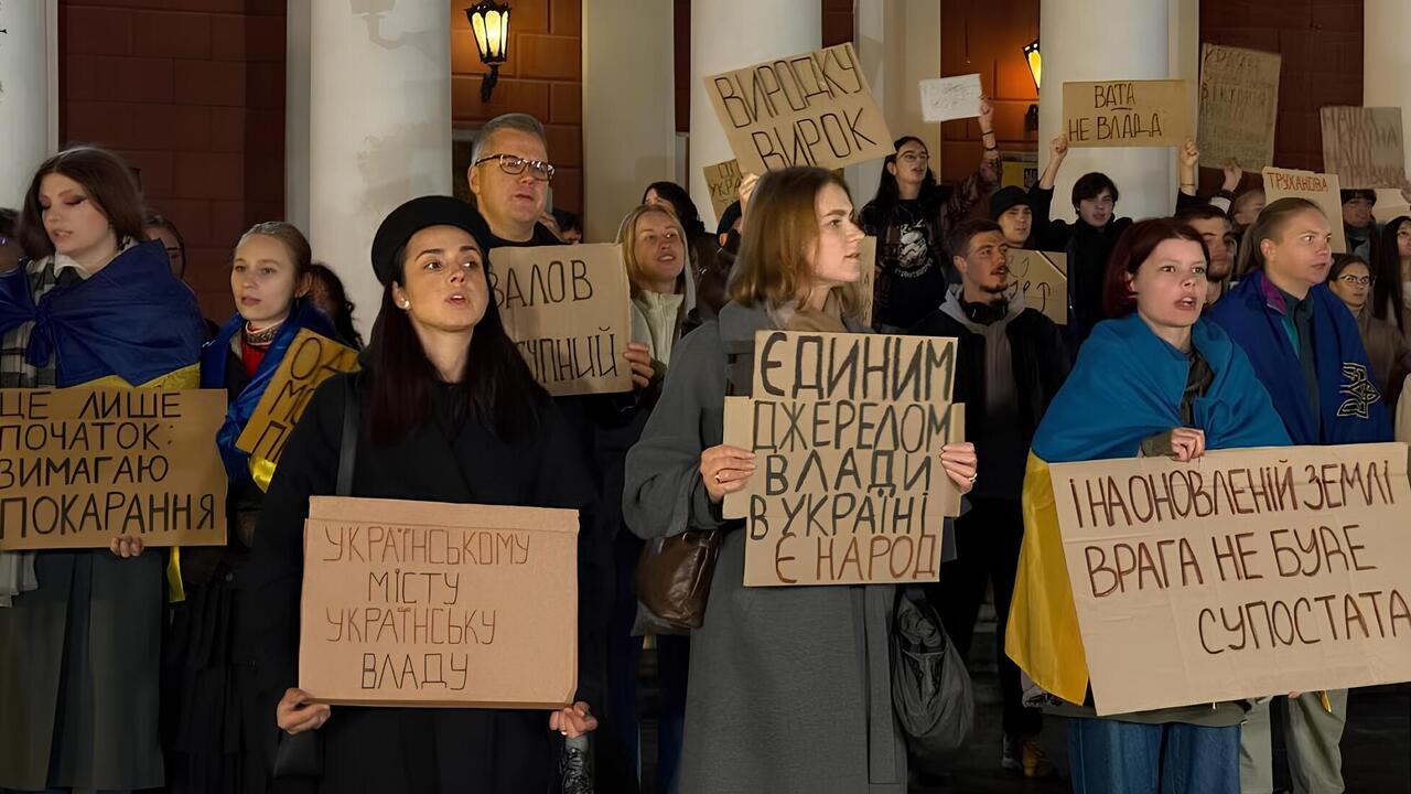 "Українському місту – українського мера": в Одесі люди вийшли на мітинг проти Труханова. Відео