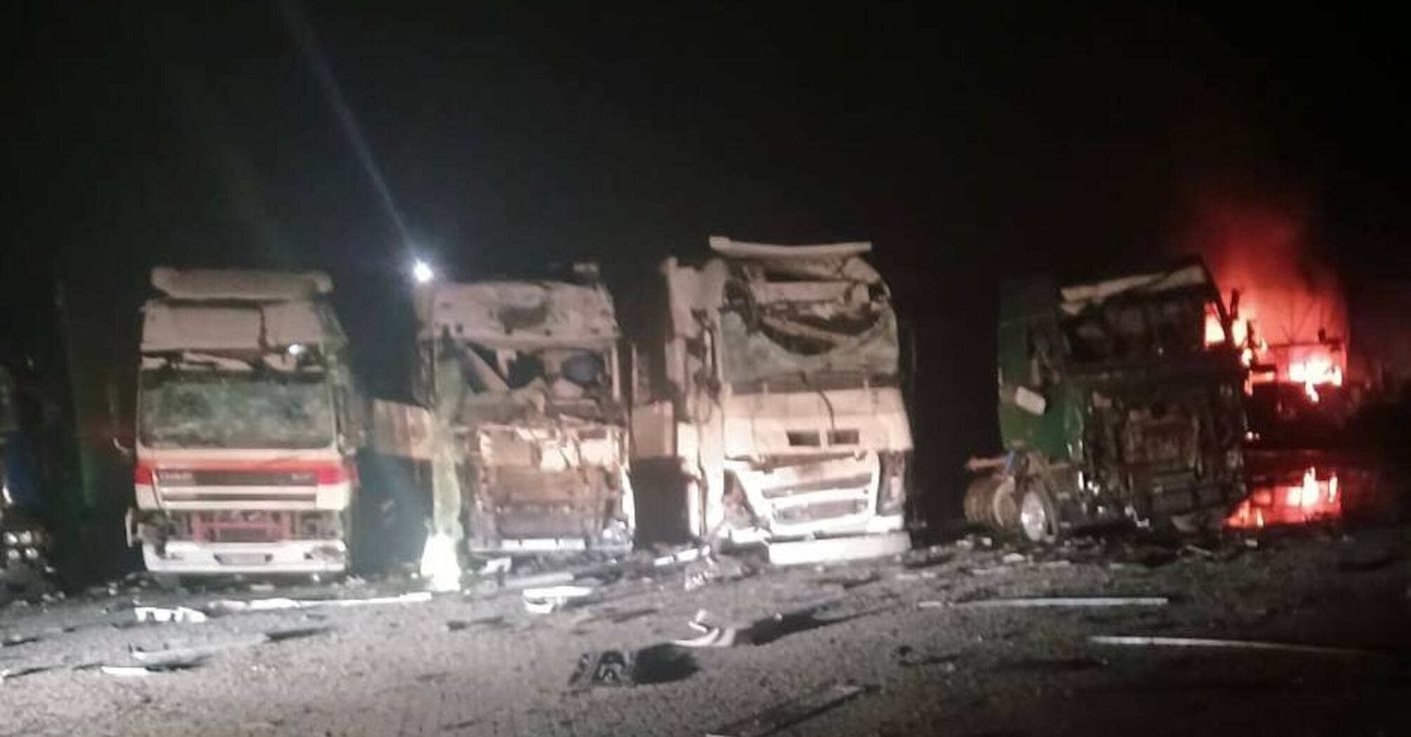 На Одещині внаслідок ворожої атаки постраждали двоє людей, пошкоджено авто. Фото