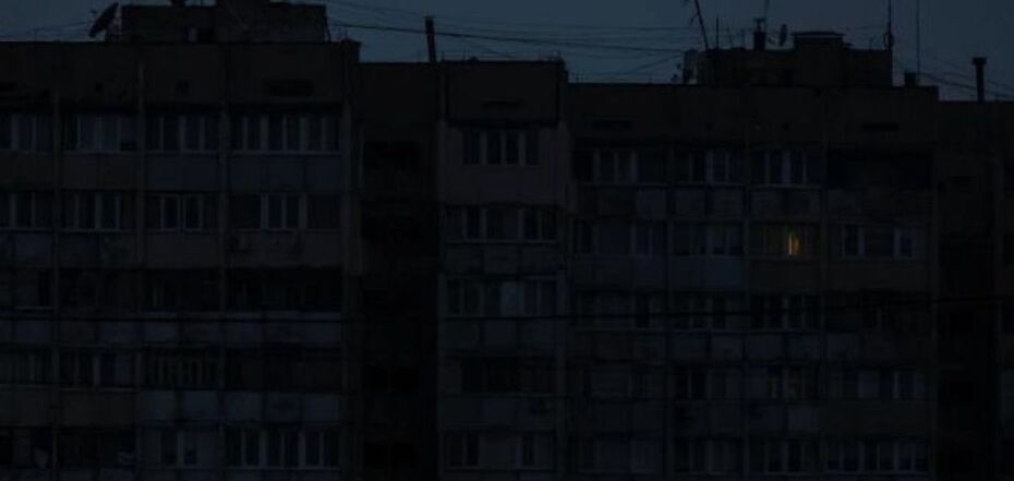 На временно оккупированной Донетчине исчез свет: сообщают о взрывах на энергообъектах сразу в нескольких городах. Фото и видео