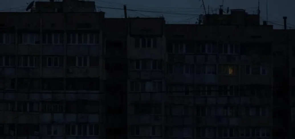 На тимчасово окупованій Донеччині зникло світло: повідомляють про вибухи на енергооб'єктах одразу у кількох містах. Фото і відео