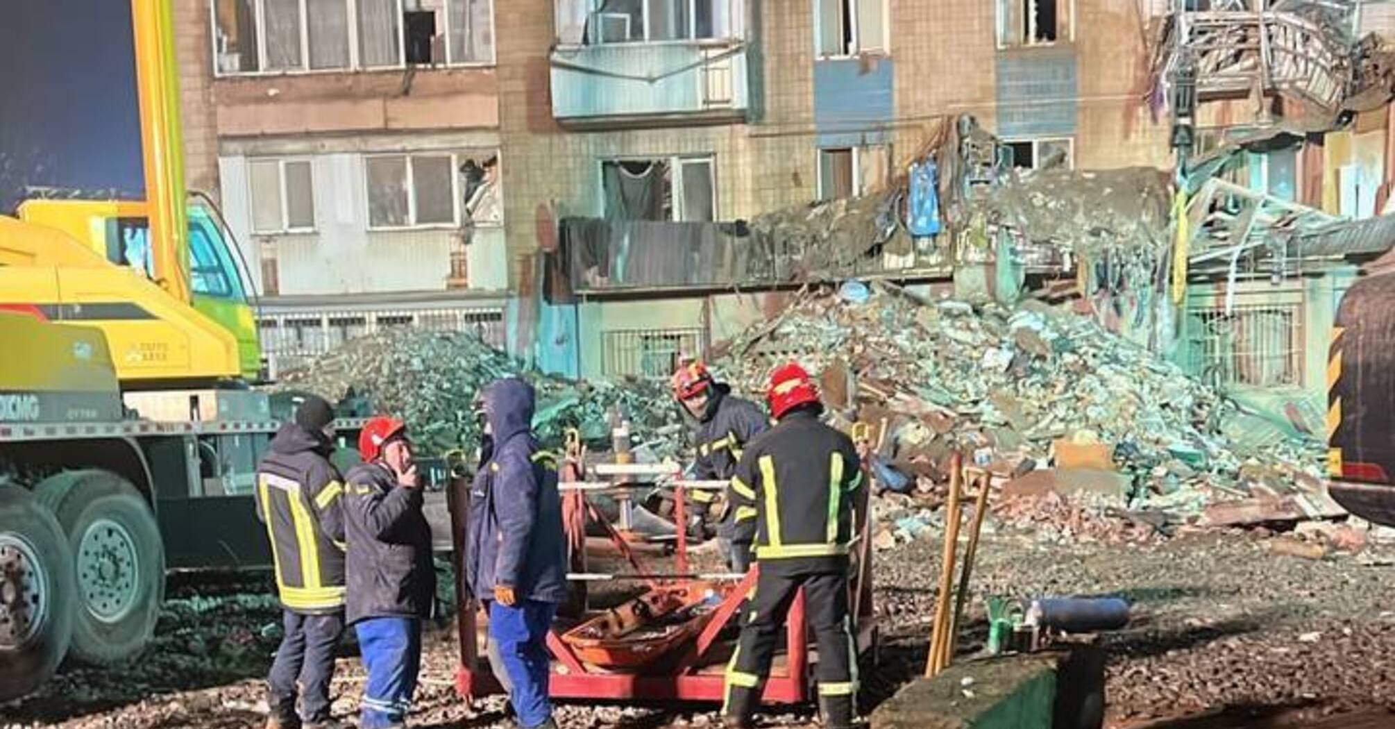 Кількість жертв удару РФ по Тернополю зросла: рятувальники деблокували з-під завалів тіло жінки