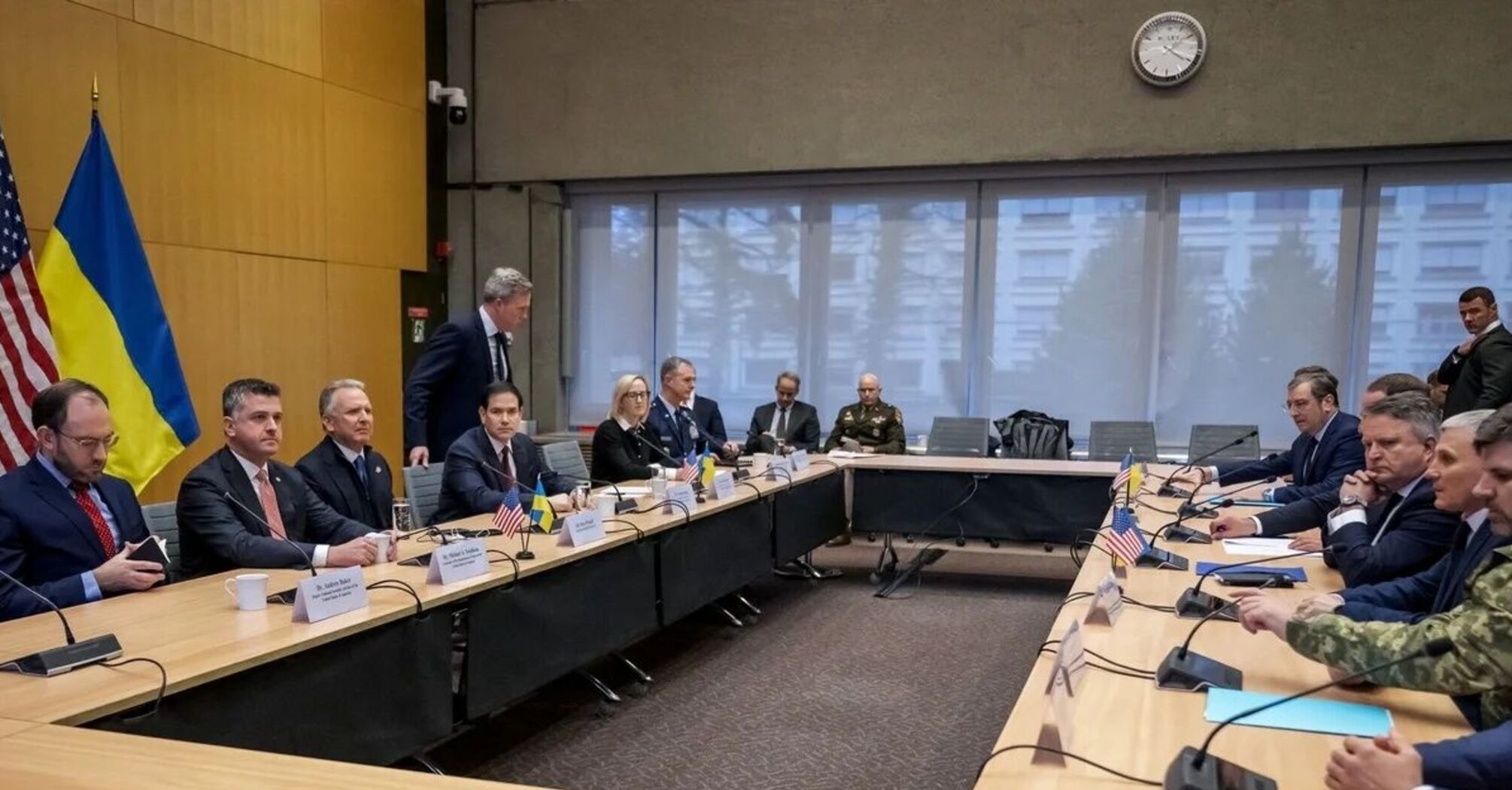 Зеленський і Трамп "остаточно" узгодять мирний план під час особистої зустрічі - Reuters