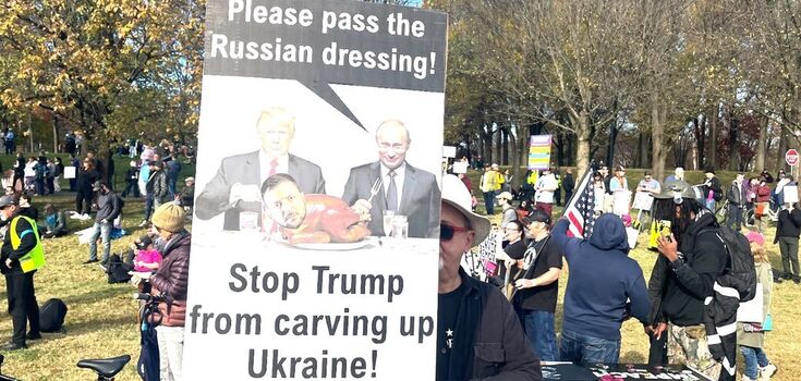 "Трамп только что продал Украину": в США протестующие требовали импичмента для президента. Фото
