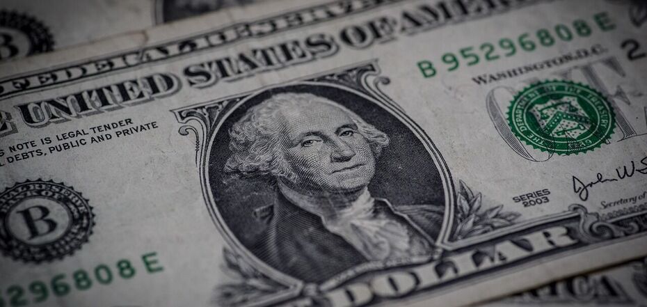 Українські банки "відмовилися" від старого курсу долара