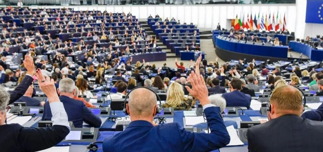 "Сім років порушує цінності ЄС": євродепутати закликали позбавити Угорщину права голосу і призупинити фінансування