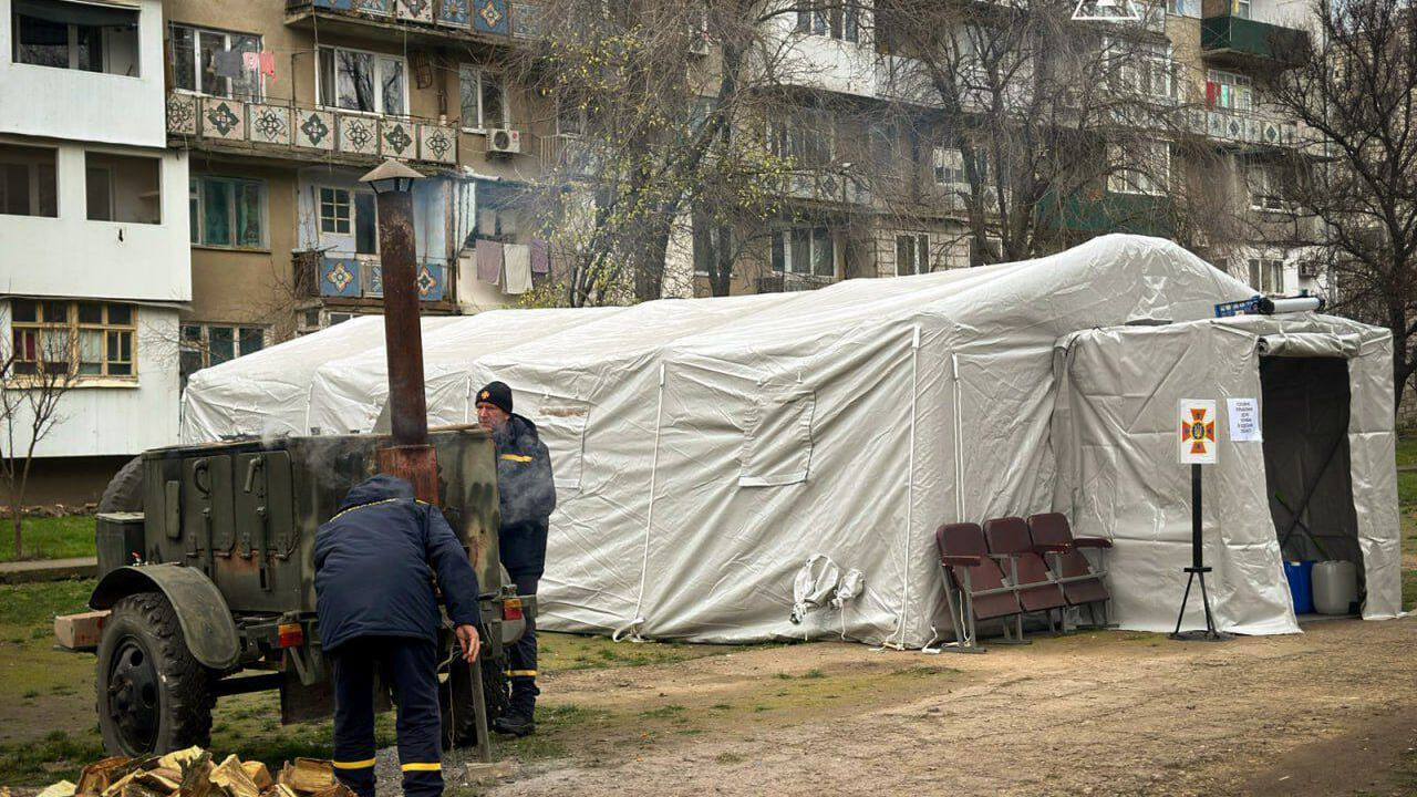 На Одещині розгорнули понад 660 пунктів незламності: працюють рятувальники з 12 регіонів України. Фото і відео