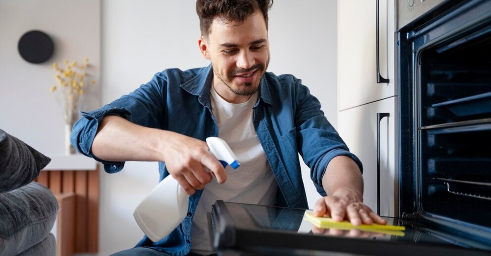 How to clean the oven from grease without aggressive means: a quick and easy way