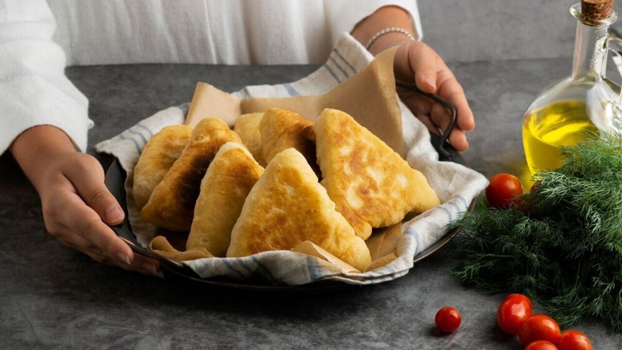 How to fry pies so that they do not burn and are cooked evenly: never make these mistakes