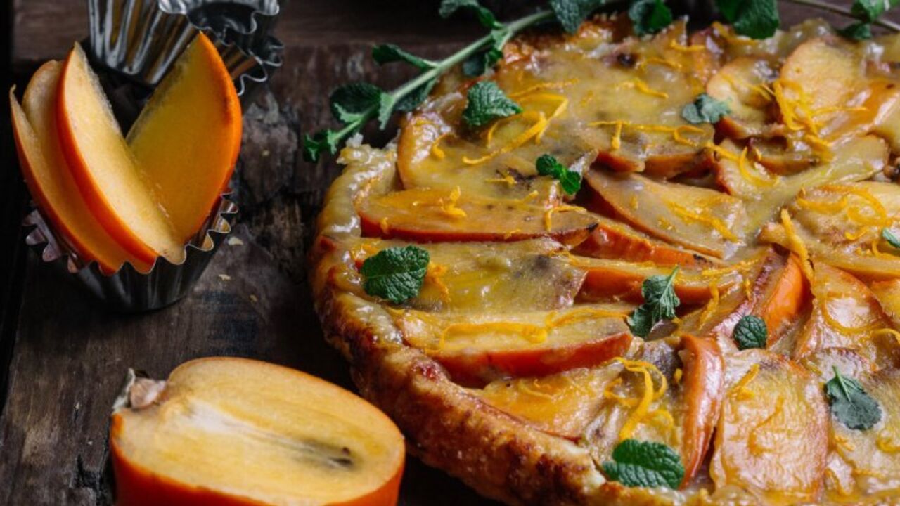 Gourmet persimmon and brie cheese pie: how to make a delicious dessert for family tea party