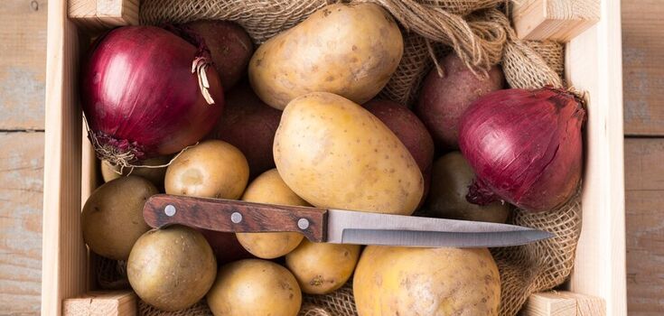 The best place to store potatoes has been named: one vegetable should be avoided