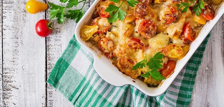 What to cook with chicken and cheese in 10 minutes: a quick meal option