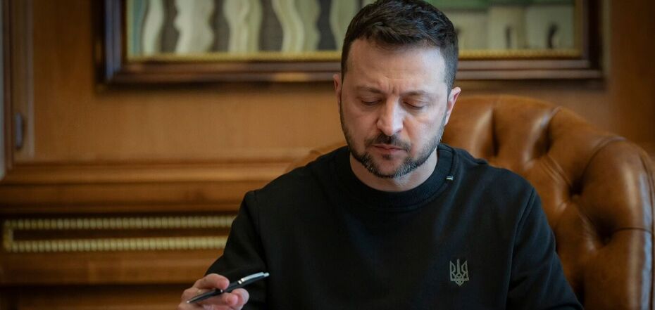 Zelenskyy signs decree on sanctions against Poroshenko, Kolomoiskyi, and Medvedchuk