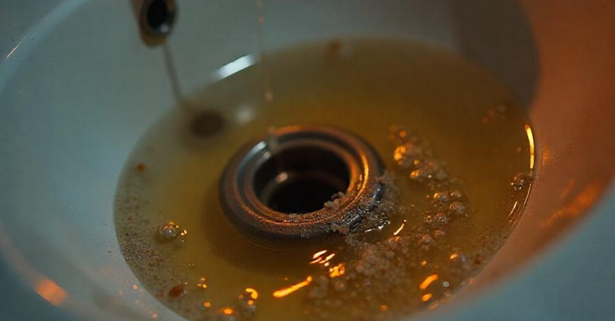 How to quickly unclog a drain without a plunger and chemicals – you only need one natural ingredient