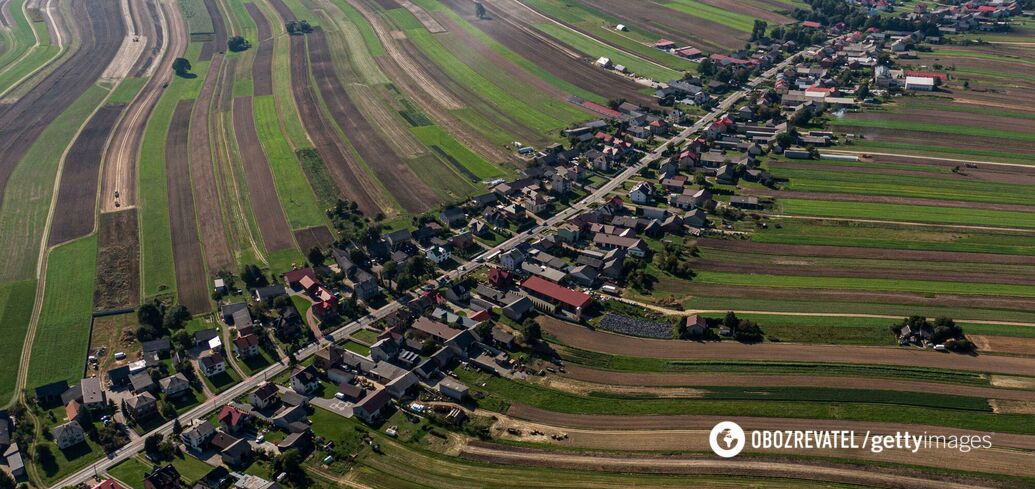 Tourists come from all over the world: in a Polish village about 6000 people live on one street