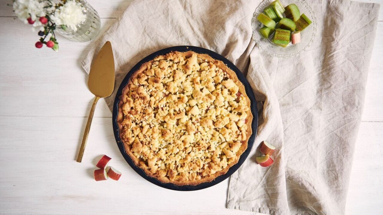 Grated pie in a new way: how to make baking light and dietary