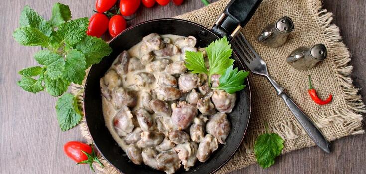 Braised chicken hearts in sour cream: the perfect addition to potatoes, buckwheat, and pasta