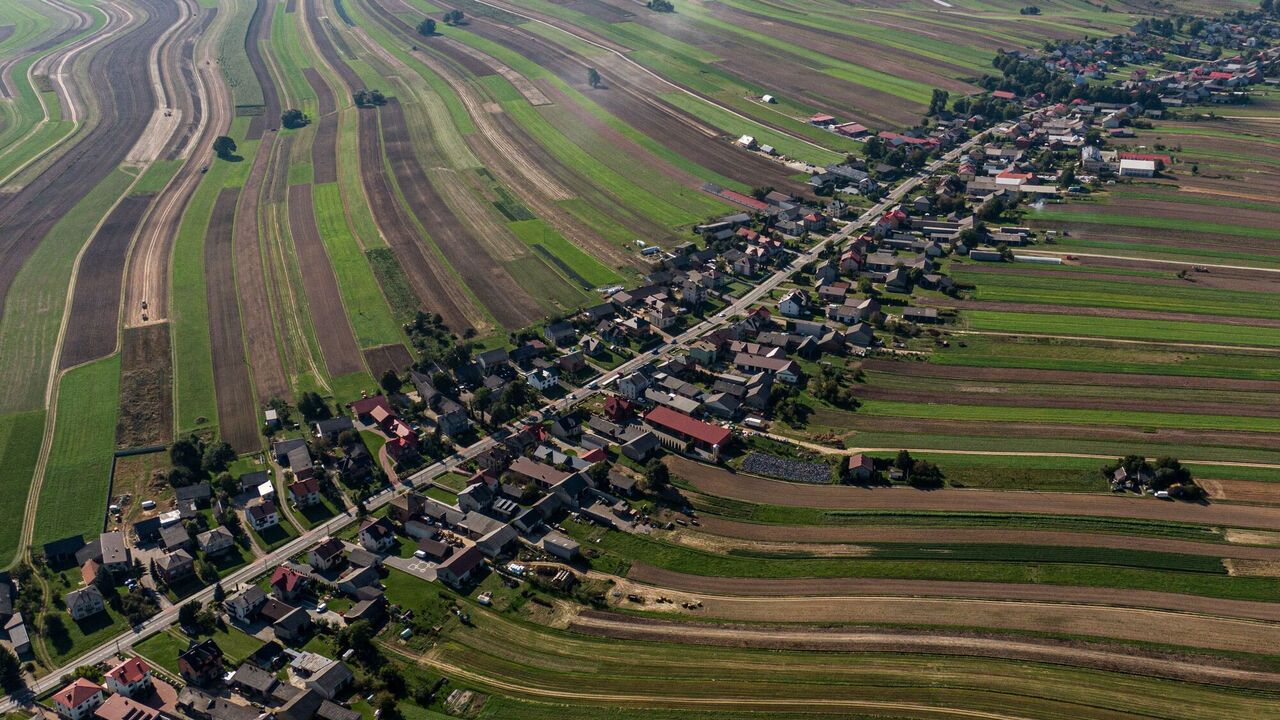 Turyści przyjeżdżają z całego świata: w polskiej wsi na jednej ulicy mieszka około 6000 osób