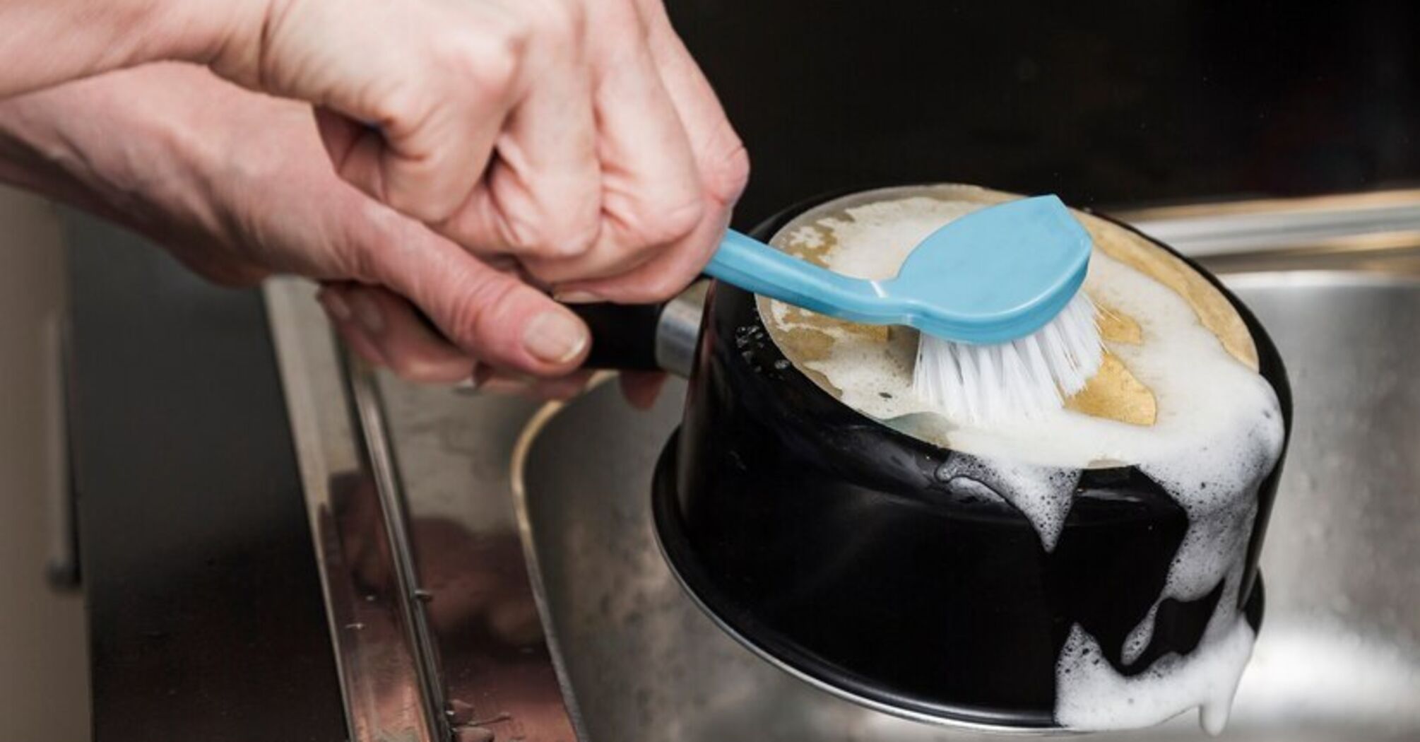 How To Clean A Non stick Frying Pan How Not To Damage The Material how-to-clean-a-non-stick-frying-pan-how-not-to-damage-the-material