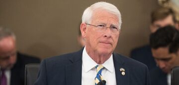 Amerykański senator nazywa wypowiedź Hegsetha o niemożności odzyskania przez Ukrainę kontroli nad całym terytorium, w tym Krymem, "błędem żółtodzioba"