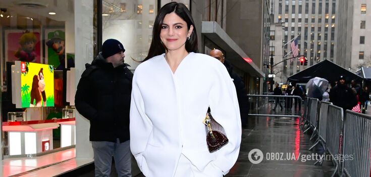 Makes any look more expensive: how the clutch bag burst into trends again