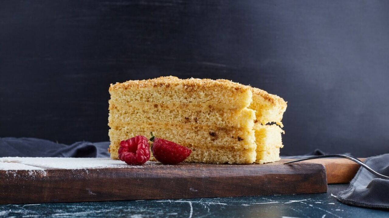 Never cook sponge cake this way: the main mistakes that prevent the base from rising are named