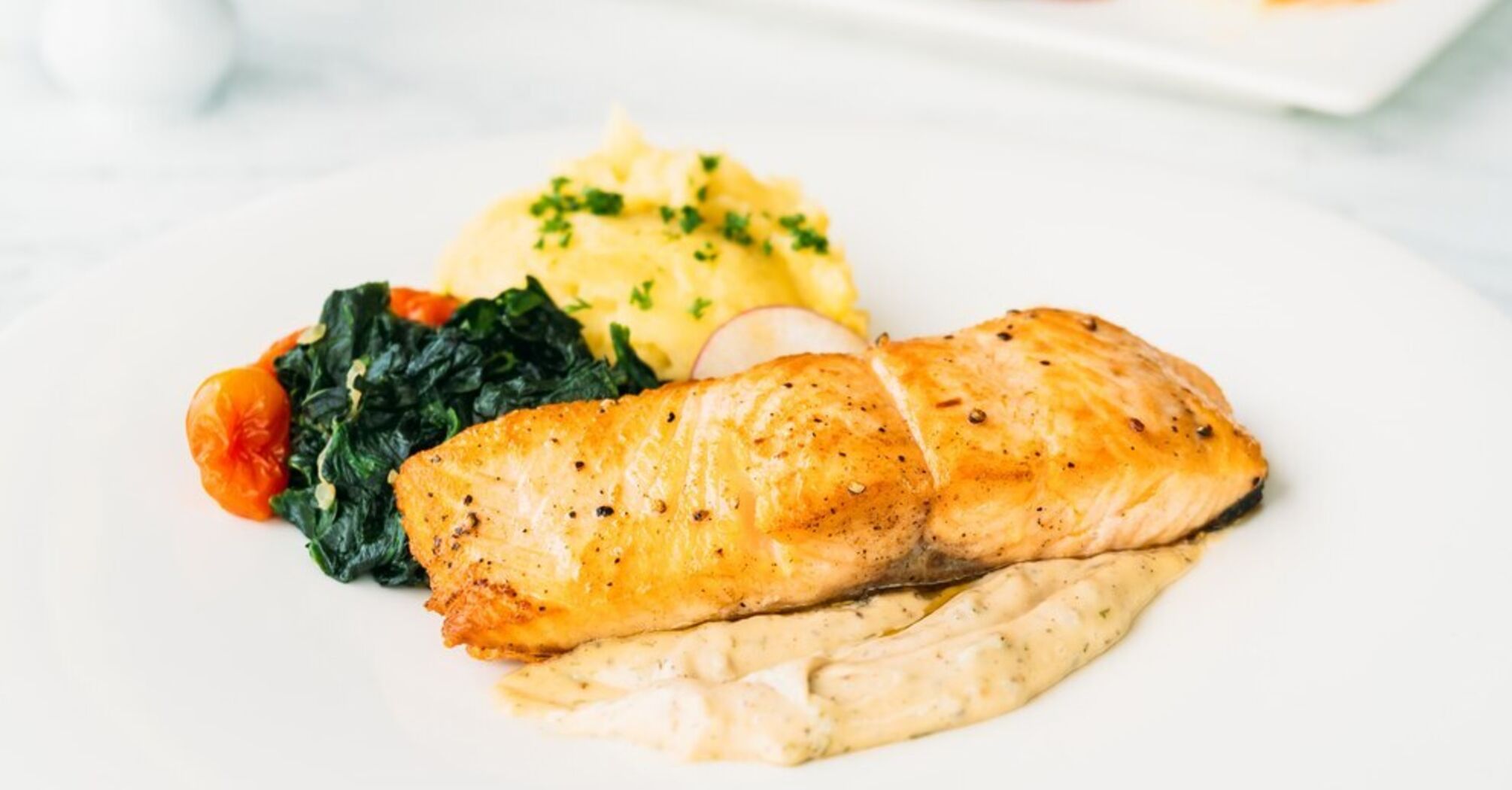 Juicy fried salmon in cream sauce: how to prepare delicious fish for lunch