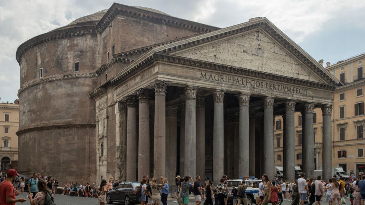 The Pantheon, almost 2000 years old, is still intact: what is the secret of the strength of ancient Roman concrete