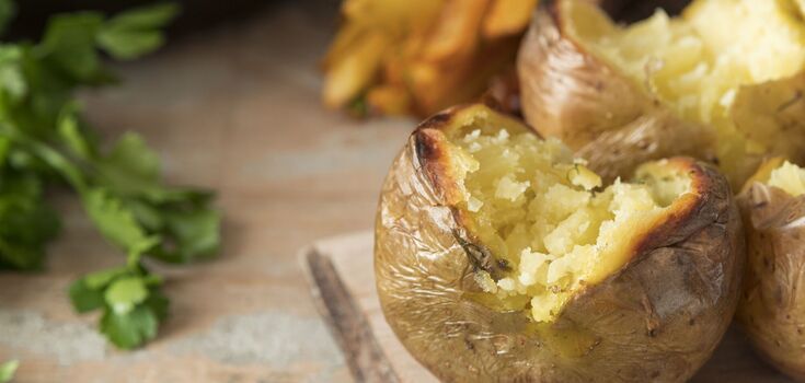 How to cook baked potatoes in a new way: all you need is delicious filling